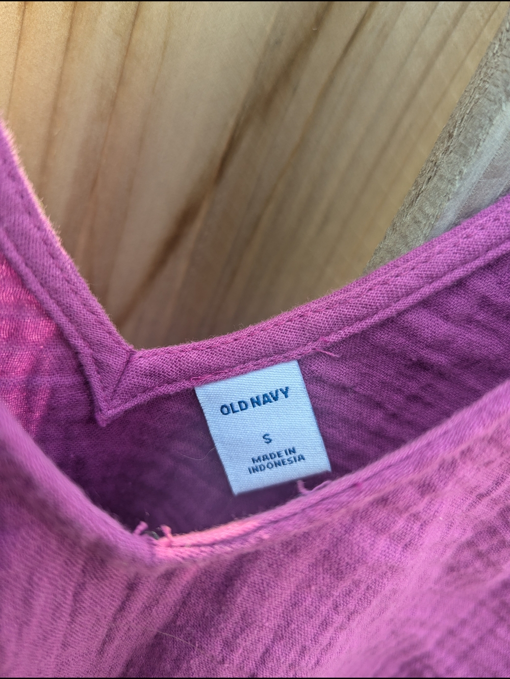 Old Navy Magenta Textured Cotton V-Neck Tank Top - Picture 2 of 4